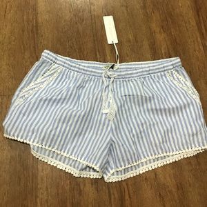 Sleep shorts with pockets